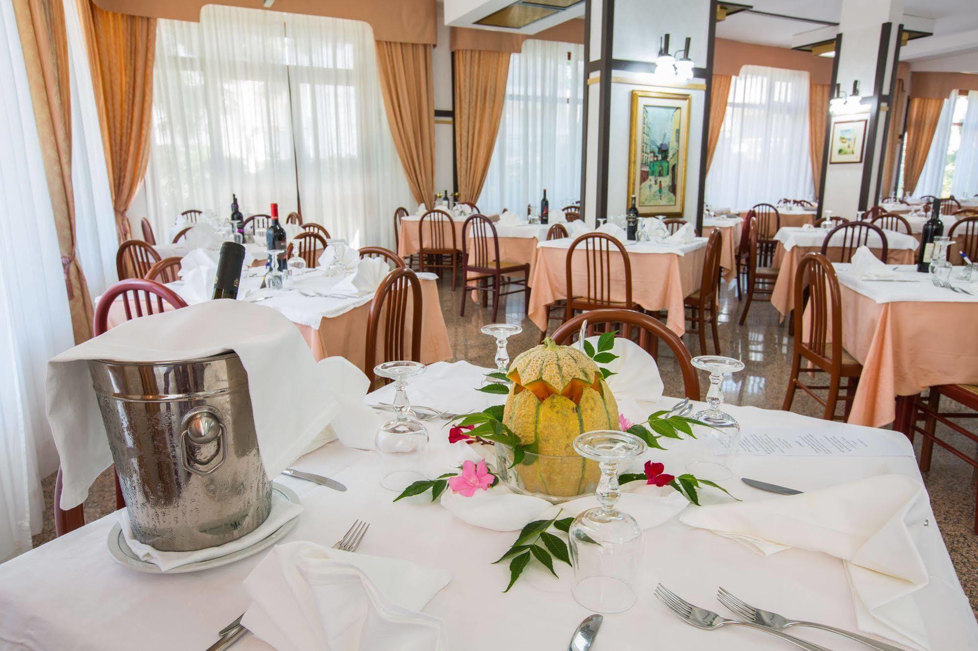 Hotel Mediterraneo Vieste Esterno foto